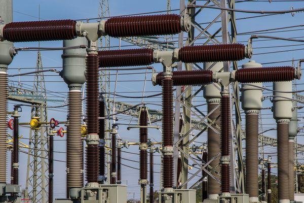 Energy power generation facility with turbines